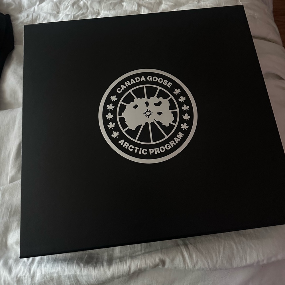 CANADA GOOSE AUTHENTIC BOX